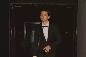 Gaya 7 aktor Indonesia makan di warteg, santai dan nggak gengsi