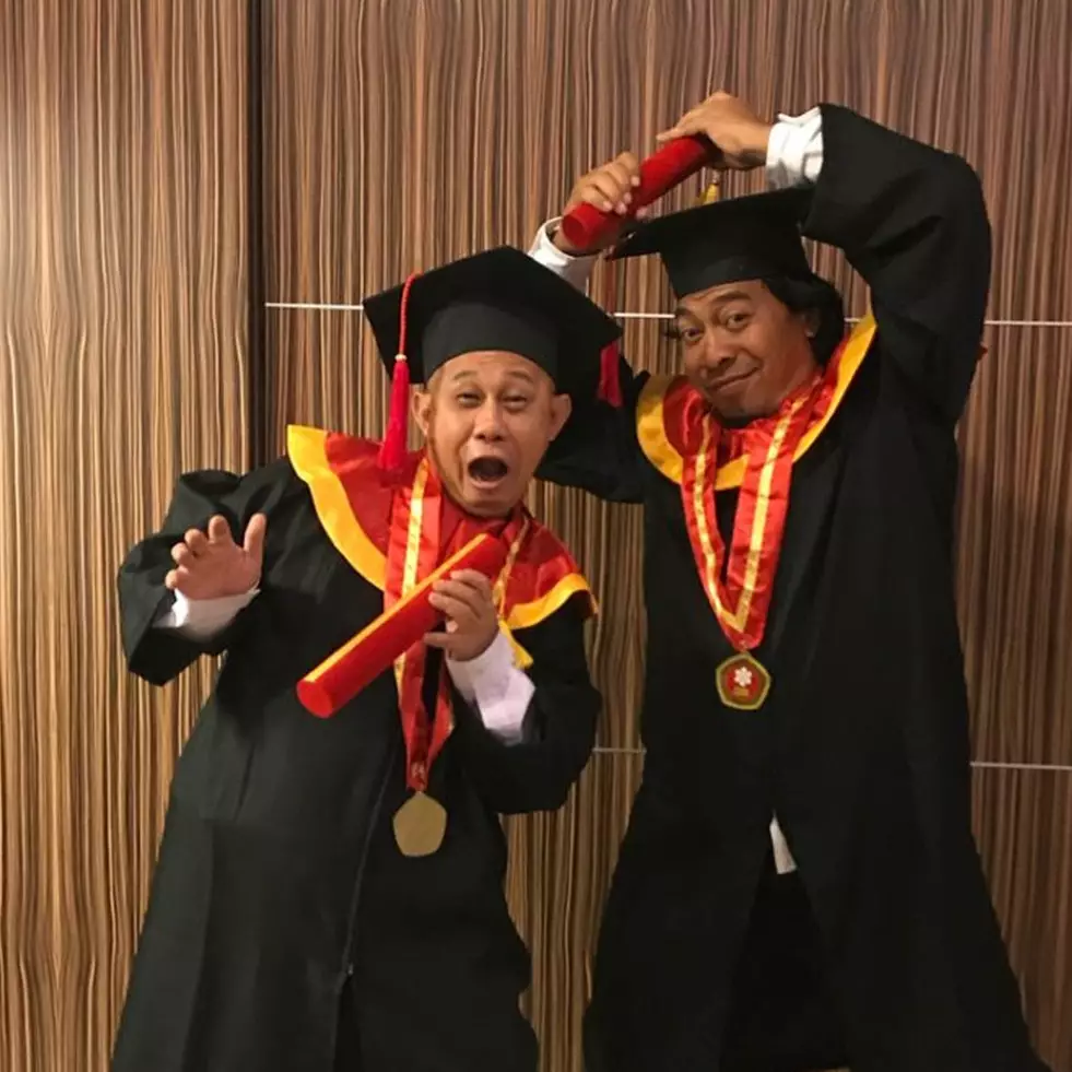 7 Seleb mulai kuliah S1 di usia tak lagi muda, Luna Maya ambil wirausa