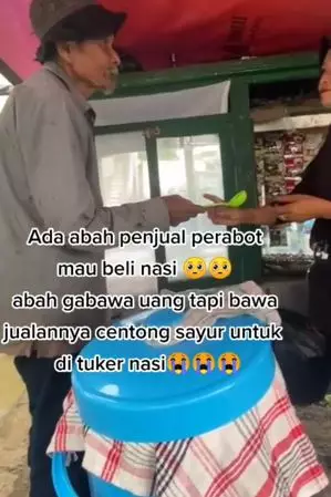 Kakek tukar centong dagangan demi sepiring nasi TikTok Kakek tukar centong dagangan demi sepiring nasi TikTok