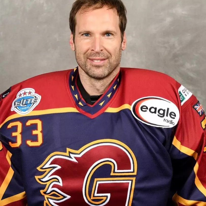 Bekas kiper Ceko Piala Dunia 2006 ini alih profesi jadi pemain hoki es