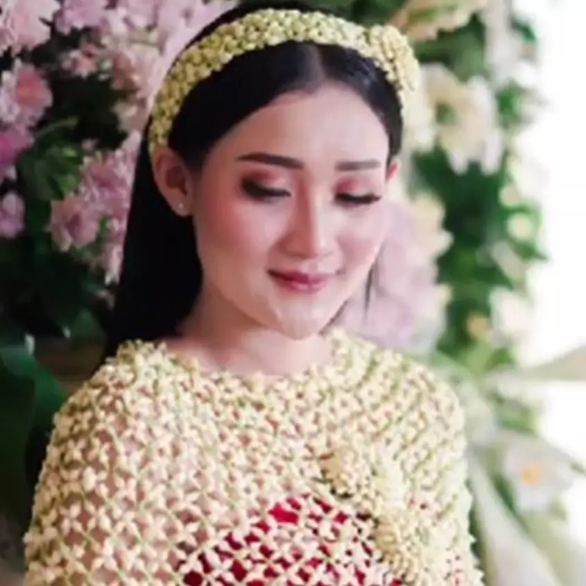 10 Momen akad nikah 'Ratu Ambyar' Yeni Inka, dipersunting polisi