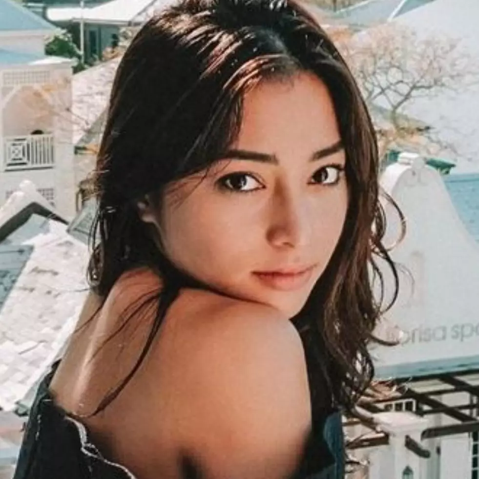 7 Perawatan rambut kusut dan kusam ala Nikita Willy, pakai air beras