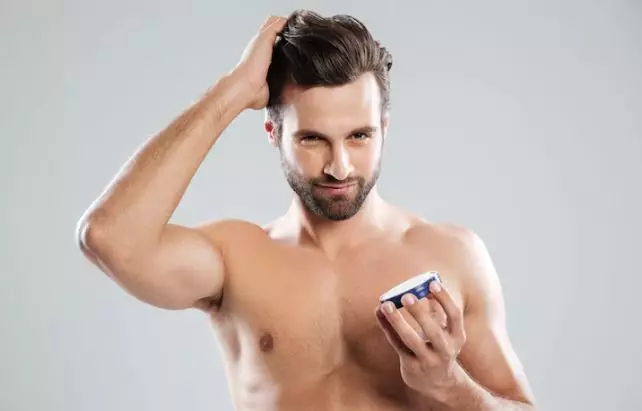 Tips merawat rambut kering untuk pria freepik.com Tips merawat rambut kering untuk pria freepik.com