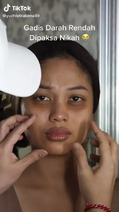 Transformasi makeup mirip Priyanka Chopra © TikTok/@yudhistirabima.chang Transformasi makeup mirip Priyanka Chopra © TikTok/@yudhistirabima.chang