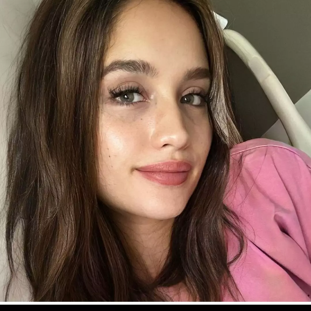 Kerja 22 jam sehari, berat badan Cinta Laura anjlok hingga masuk RS