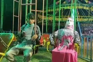 11 Momen nyeleneh di pasar malam ini bikin ikutan ngeri lihatnya