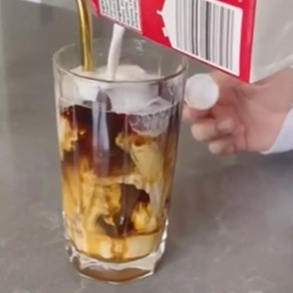 Cara jitu bikin kopi biar rasanya nggak hambar saat es batu mencair