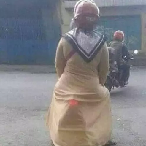 11 Aksi kocak emak-emak naik sepeda motor, bikin nggak habis pikir