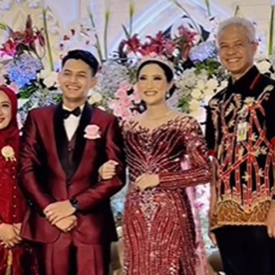 7 Momen Ganjar Pranowo datang ke nikahan Yeni Inka, beri pesan bijak