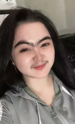 Wanita punya kumis tebal dan alis menyatu TikTok Wanita punya kumis tebal dan alis menyatu TikTok