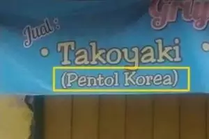11 Spanduk kocak warung makanan khas daerah, bikin bingung pembeli