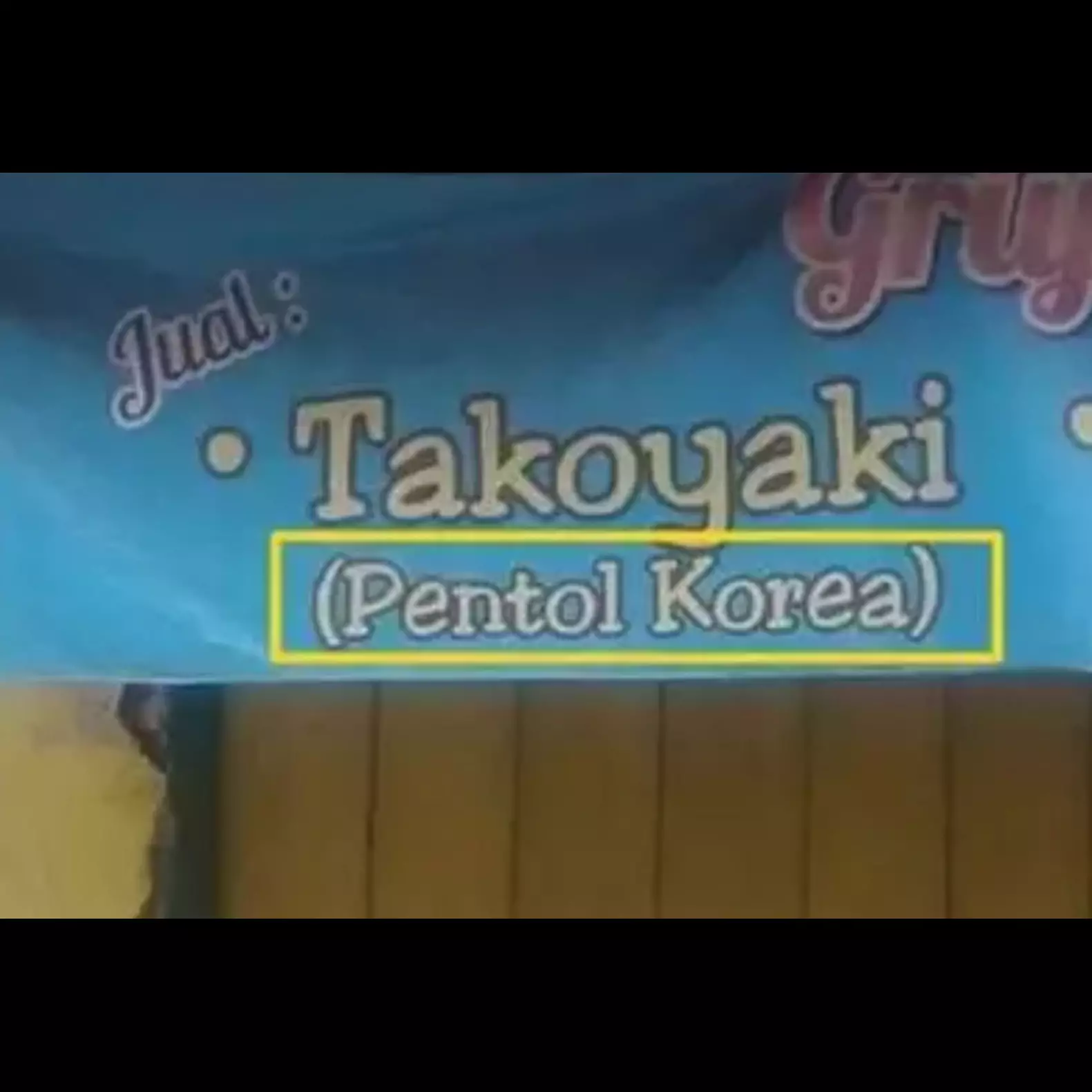 11 Spanduk kocak warung makanan khas daerah, bikin bingung pembeli