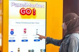 Sekarang beli jajanan khas daerah bisa pakai vending machine