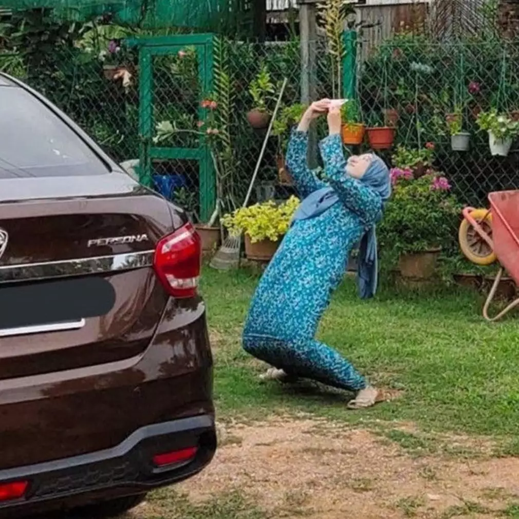 13 Pose foto orang nyusahin diri sendiri, unfaedah banget