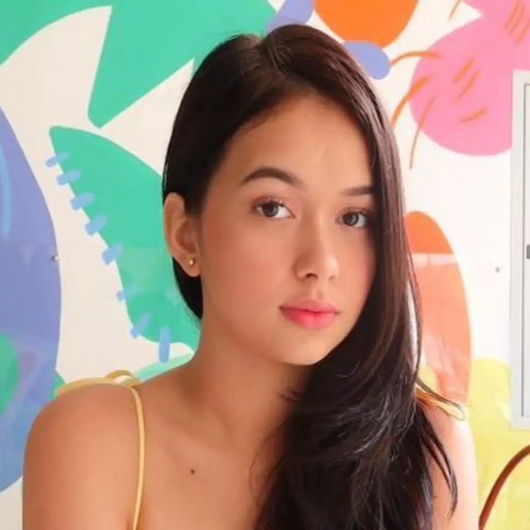 6 Skincare rutin kulit kering Rebecca Klopper, wajah mulus dan lembap