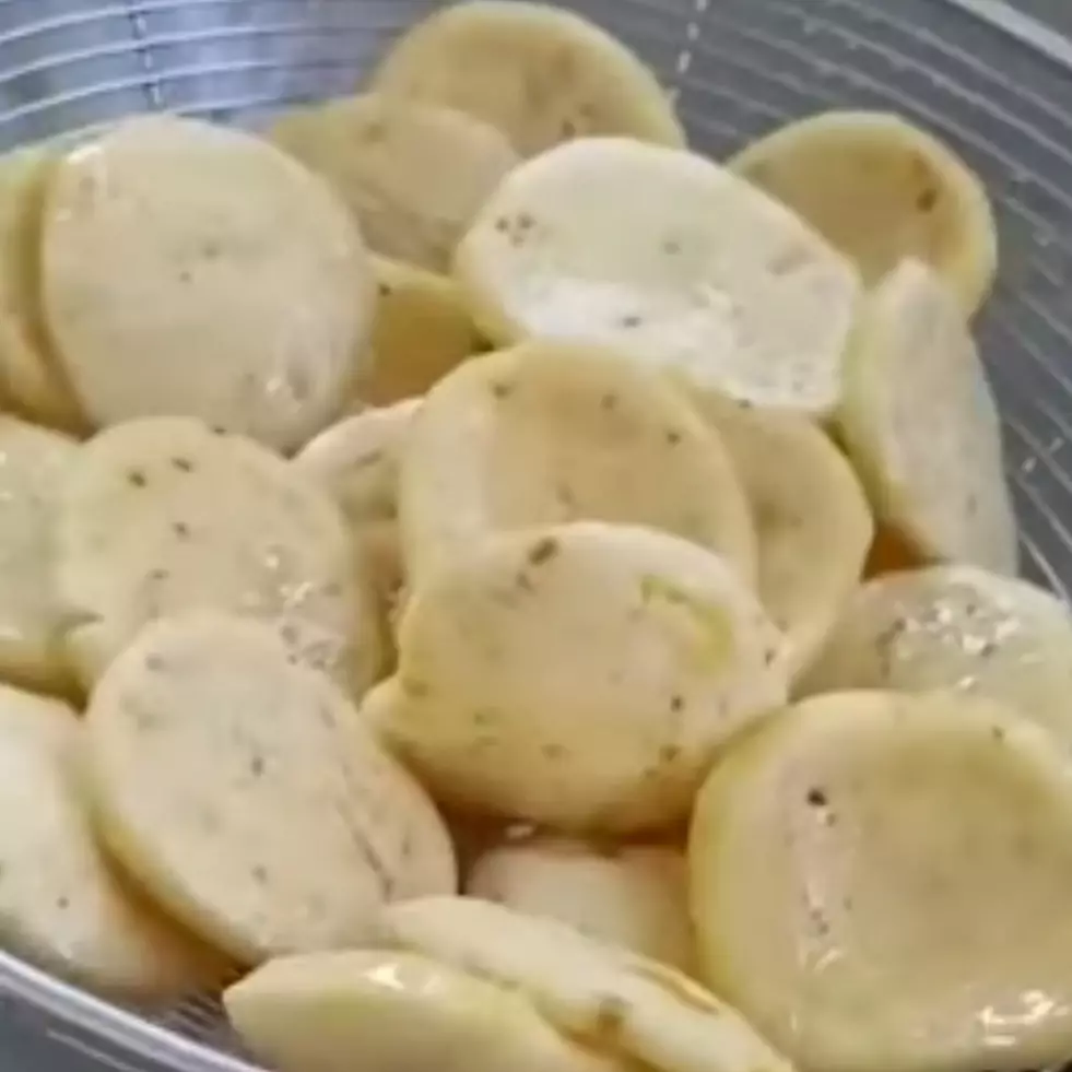 Cara goreng kemplang Palembang agar renyah dan mekar sempurna