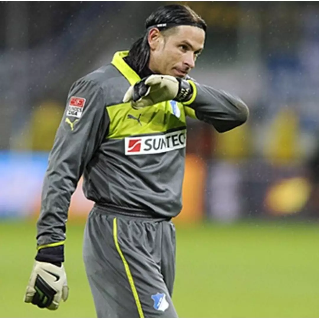 Pensiun dari sepak bola, eks kiper Jerman jadi pegulat WWE Smackdown