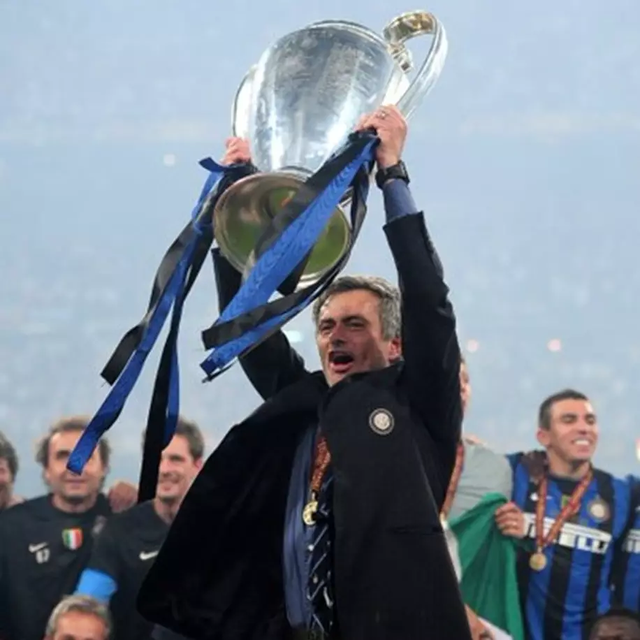 Juara di 4 liga negara berbeda, pelatih ini dulunya cuma guru olahraga