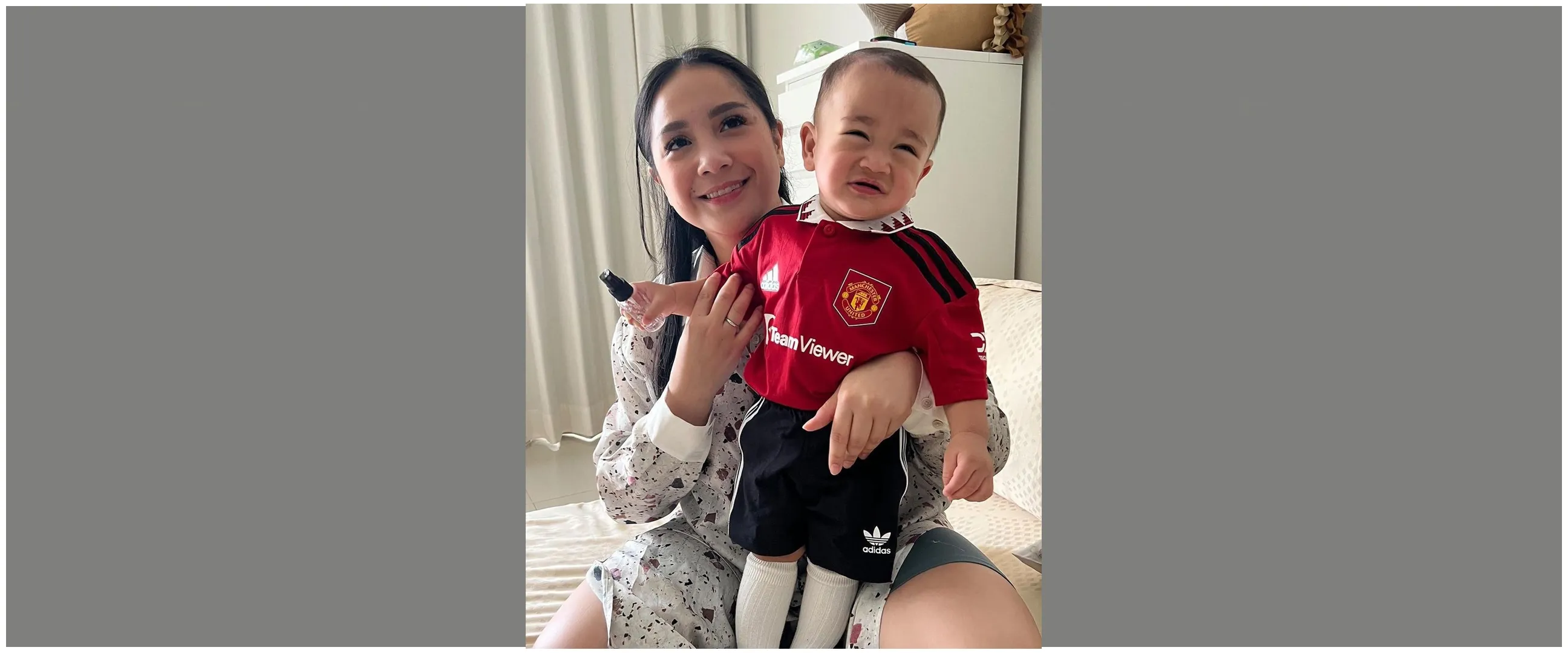 Rayyanza anak Nagita Slavina pakai baju jersey, diunggah akun resmi MU