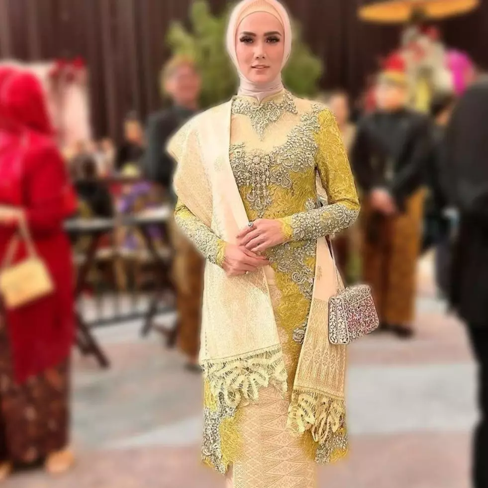 Mengaku emak-emak gaptek, ini kisah perjuangan Mulan Jameela lulus S1