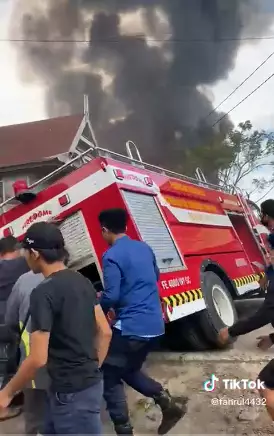 mobil Damkar terperosok Tiktok mobil Damkar terperosok Tiktok