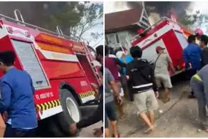 Niat padamkan kebakaran, mobil damkar ini justru terperosok ke selokan