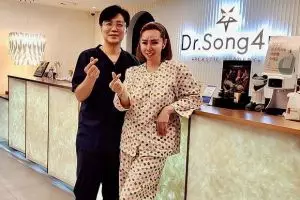 7 Potret terbaru Femmy Permatasari usai oplas, hidung kian mancung