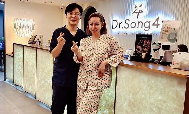 7 Potret terbaru Femmy Permatasari usai oplas, hidung kian mancung