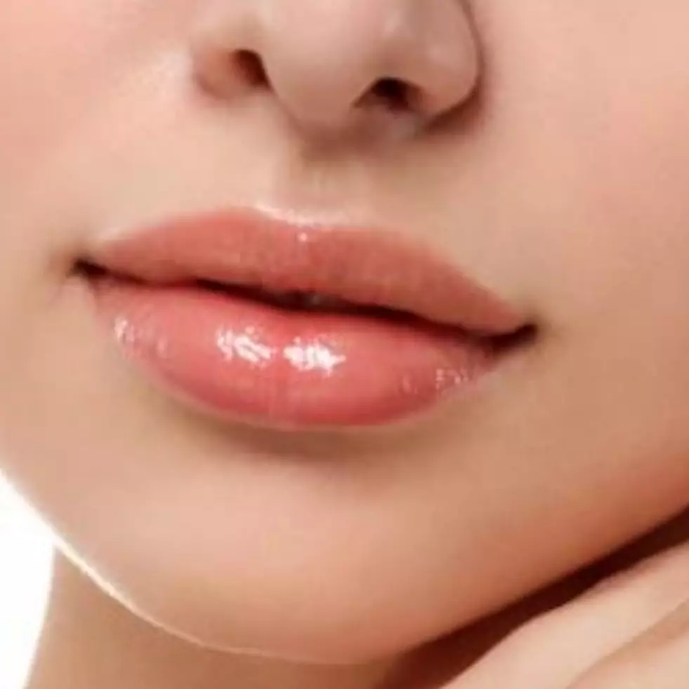 11 Lip plumper harga di bawah Rp 200 ribu, bibir penuh tanpa filler