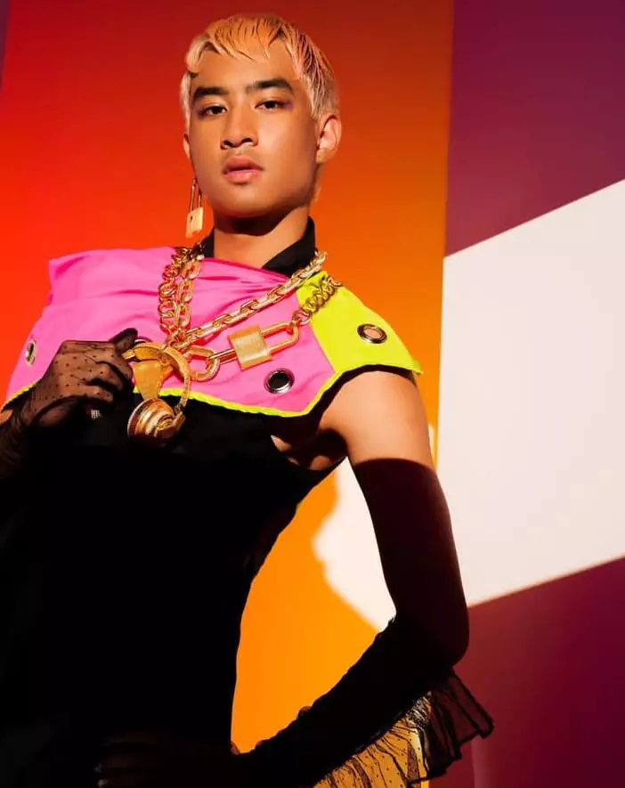 Devano berdandan seperti perempuan © 2022 Instagram 