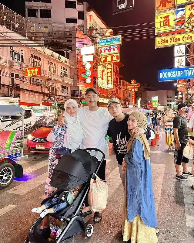 Lesty Kejora dan Rizky Billar liburan di Thailand © berbagai sumber