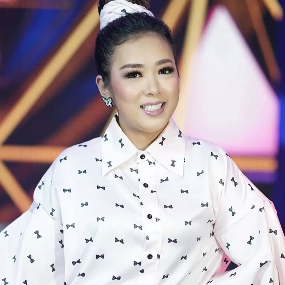 Potret Soimah usai operasi kantung mata, dipuji makin memesona