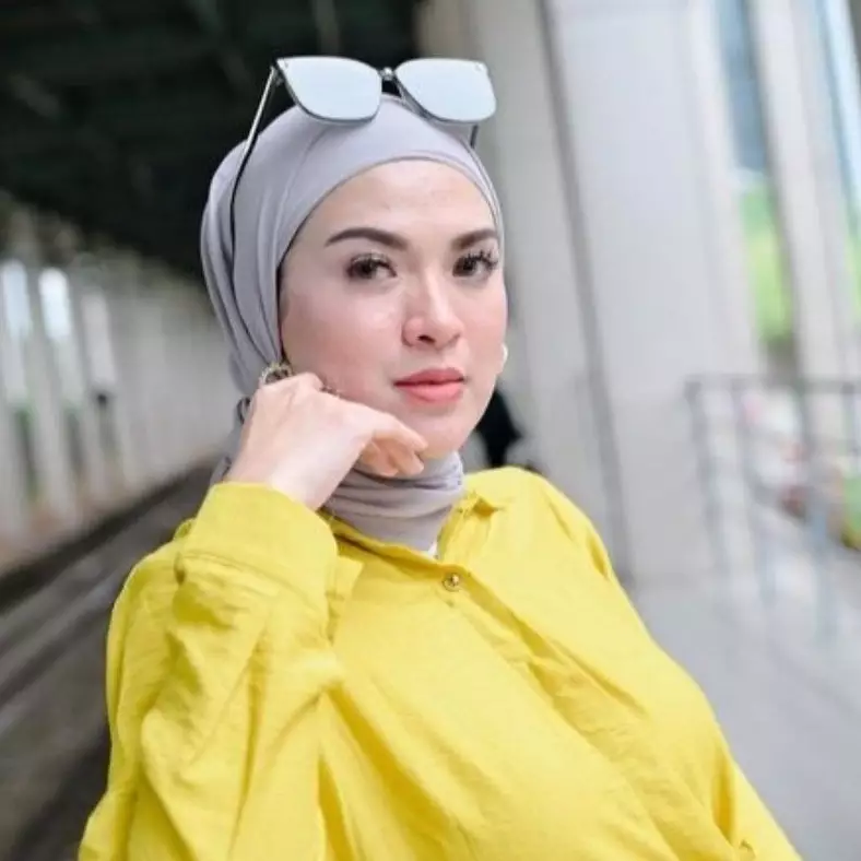 9 Foto transformasi Delia Septianti eks vokalis Ecoutez, kini berhijab