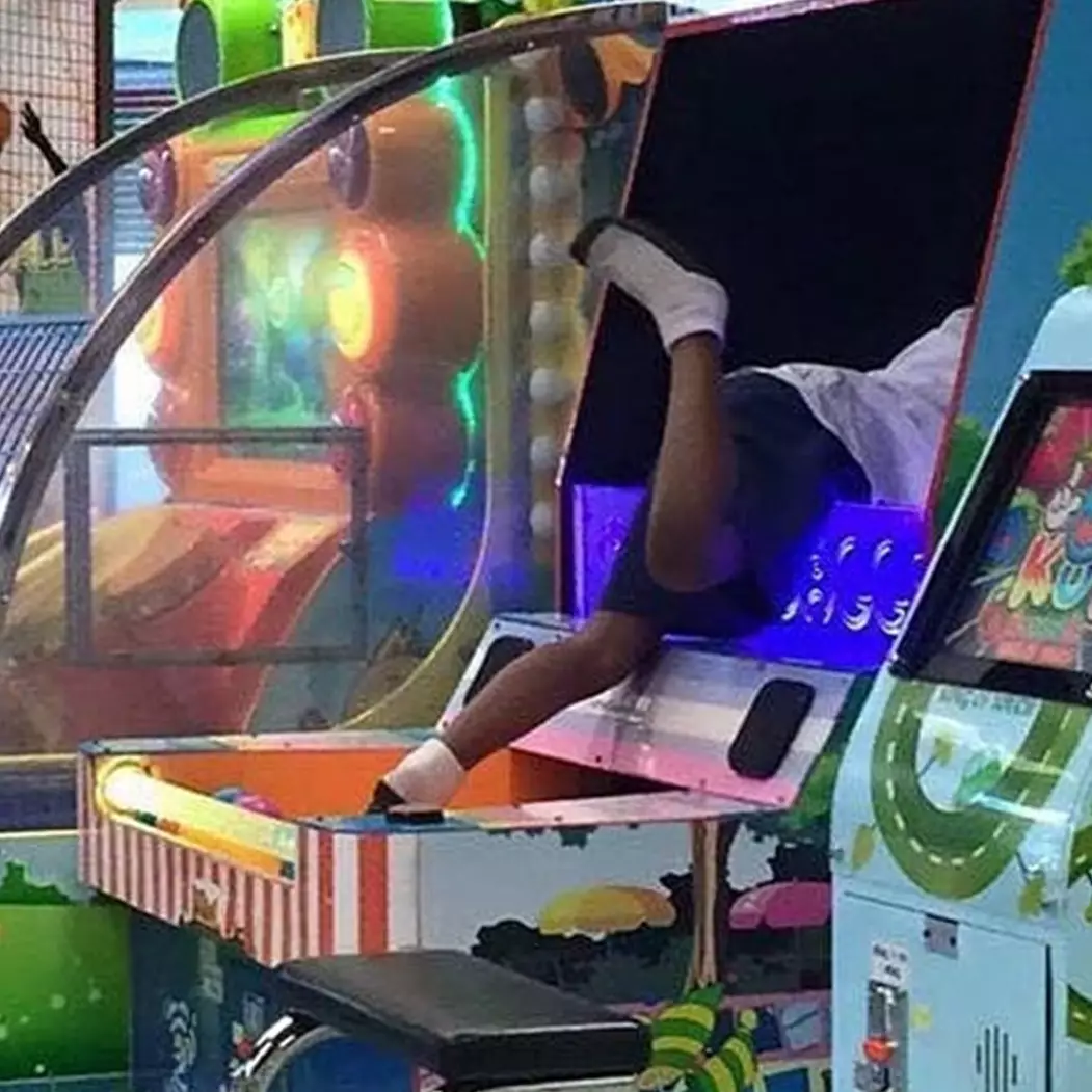 11 Tingkah lucu orang akali mesin permainan ini bikin tak habis piki