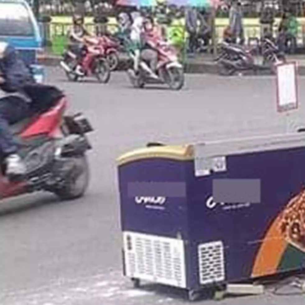 11 Potret benda nggak lazim di tengah jalan ini bikin bingung