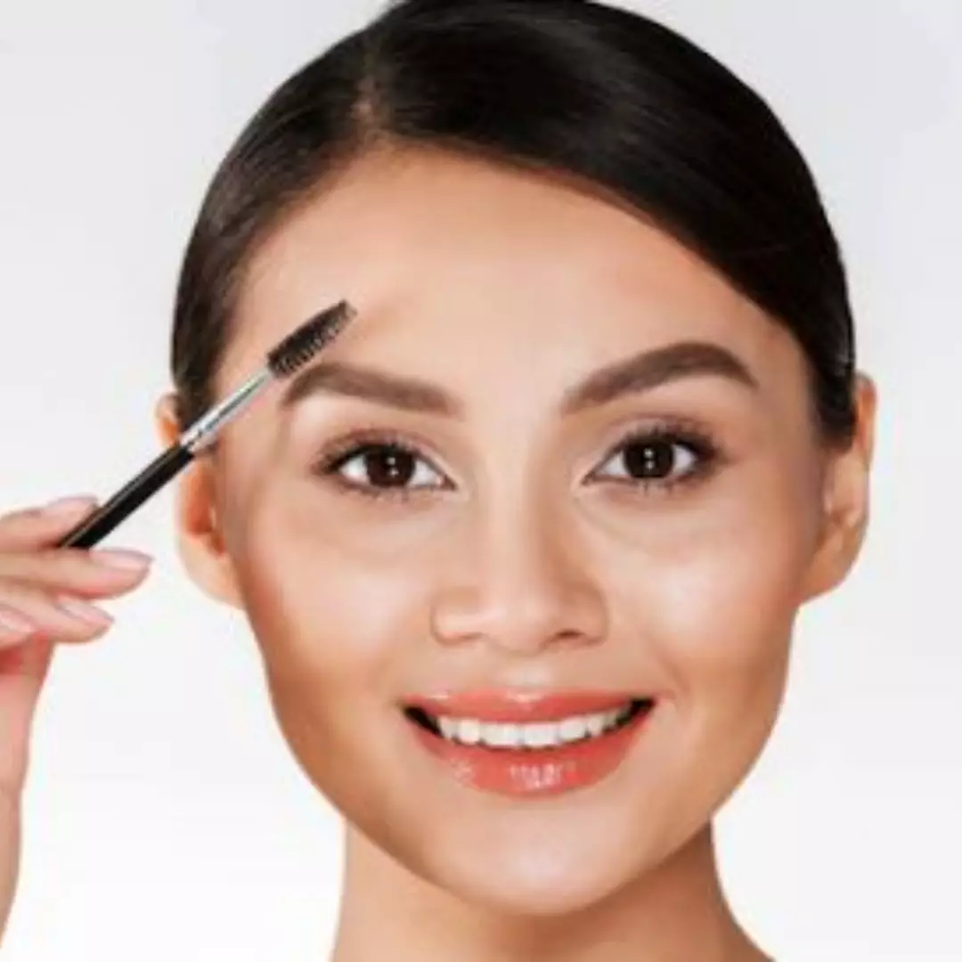 7 Cara gunakan pensil alis agar natural dan rapi, cocok bagi pemula