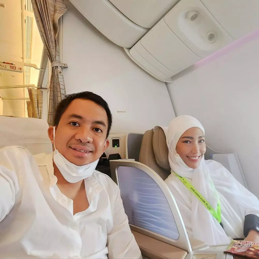 Ayu Dewi Regi Datau umrah © Instagram