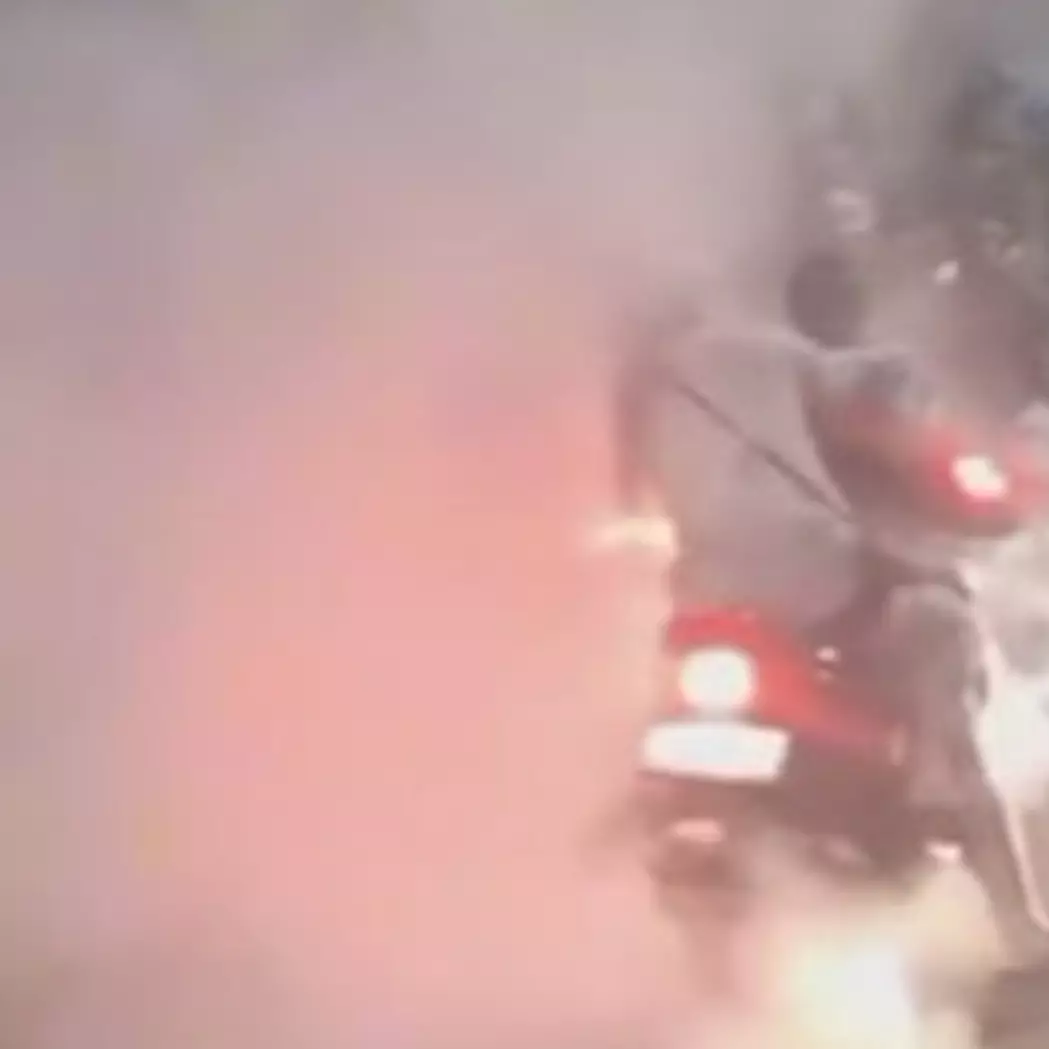 Aksi bule di Bali ugal-ugalan di jalan ini viral, sampai bikin macet