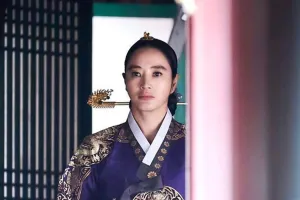 5 Rahasia wajah awet muda Kim Hye-soo di usia 52, pakai krim antiaging