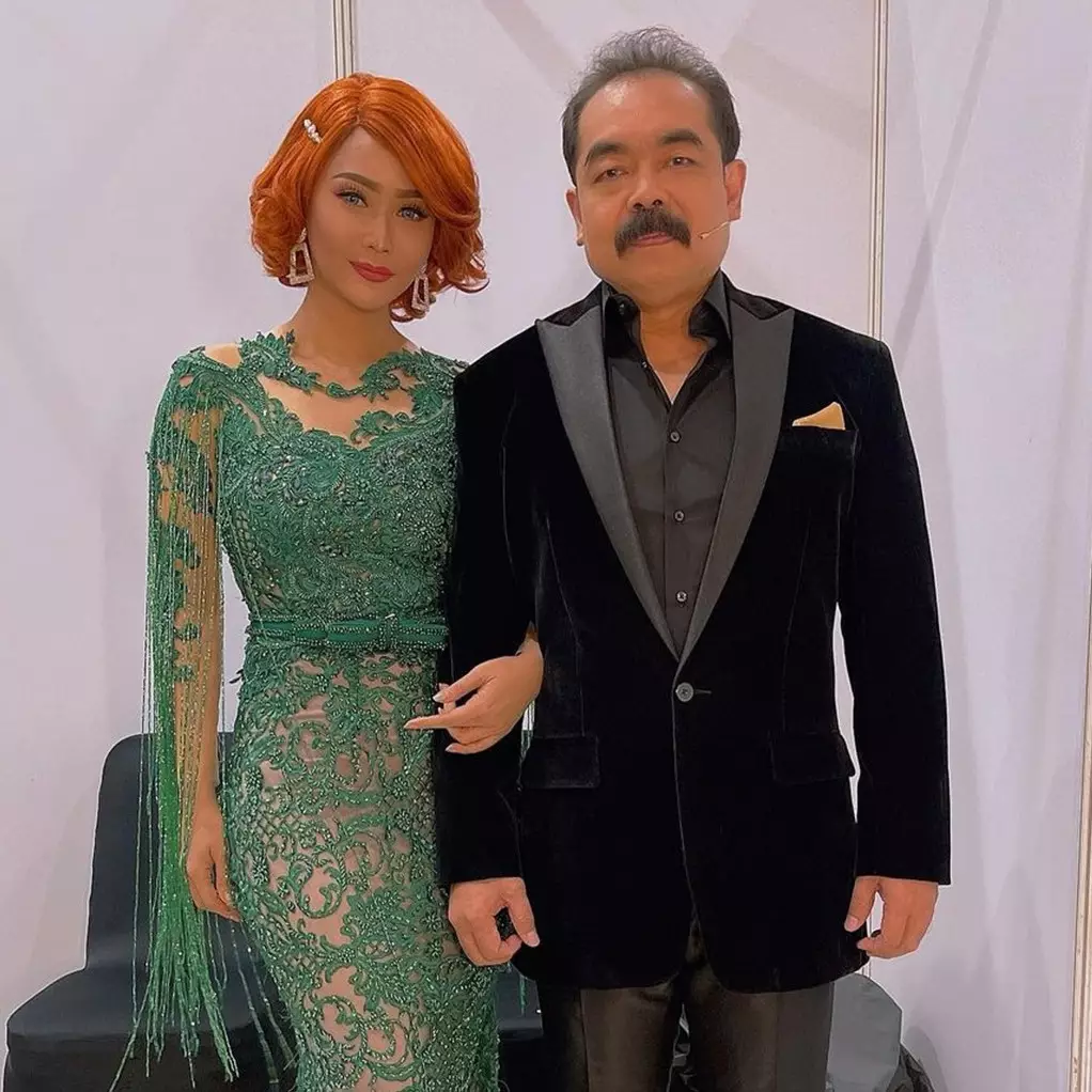 Dua dekade lebih nikah, potret 9 penyanyi dan pasangan ini bak pacaran