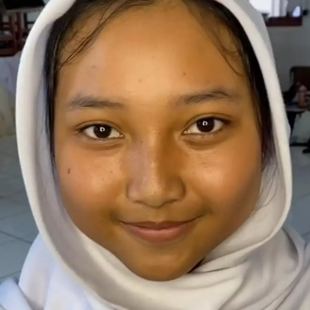 Ujian praktik menikah, hasil makeup siswi SMA ini bikin pangling