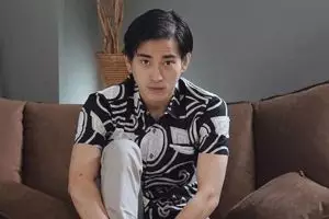 9 Gaya Bio One pakai busana wanita, kenakan kebaya dan sanggul