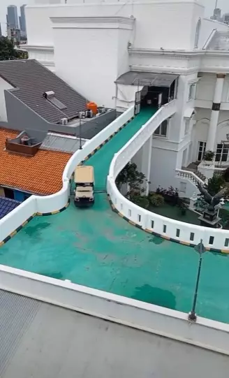 penampakan jalur mobil golf di rumah sultan © berbagai sumber penampakan jalur mobil golf di rumah sultan © berbagai sumber