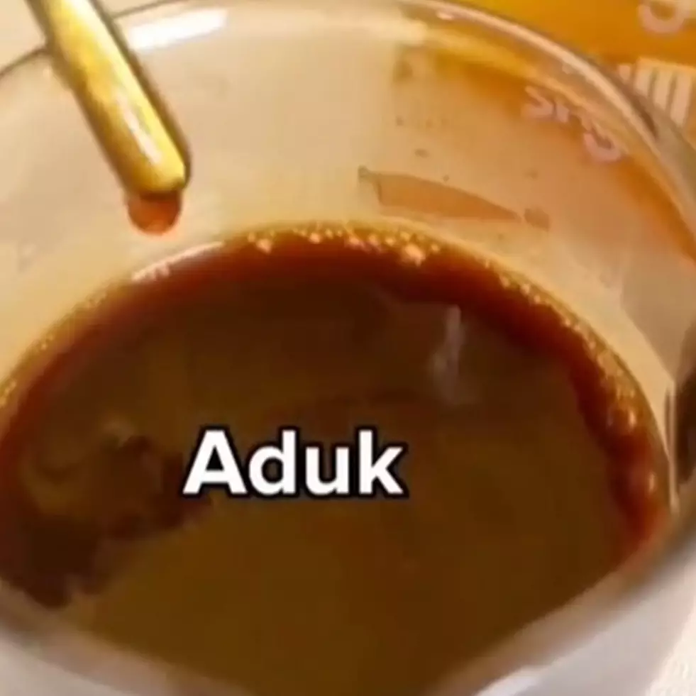 Cara unik menikmati kopi susu ini bikin hemat cucian gelas