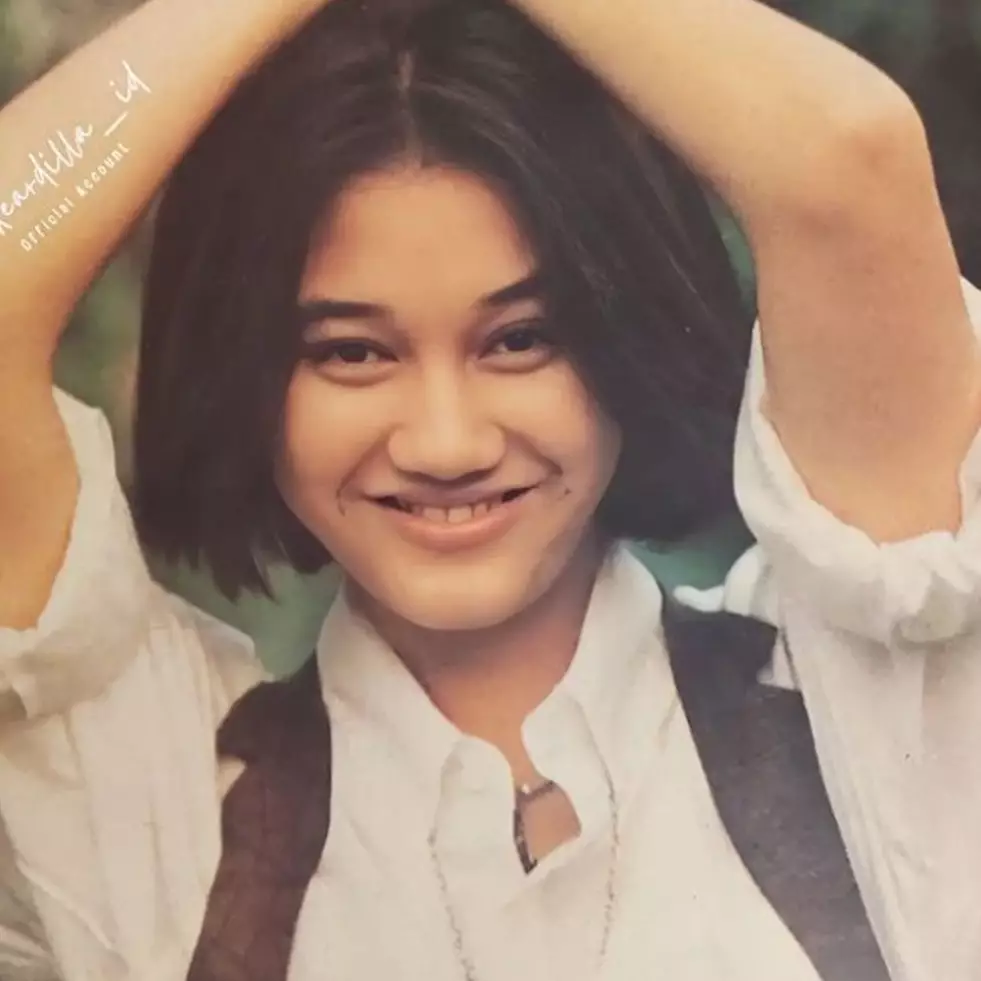 Penampakan terkini garasi mobil Nike Ardilla, berada di area pemakaman