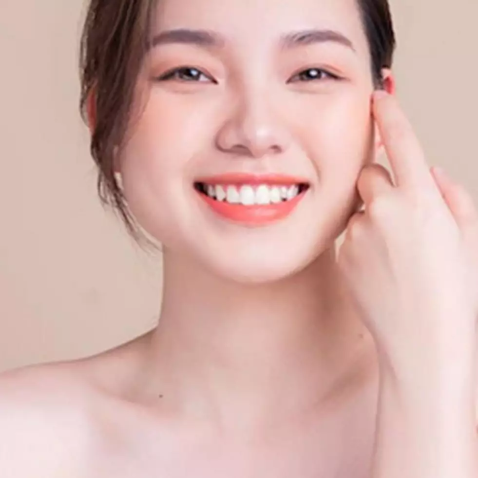 Retouch makeup di luar ruangan tanpa ribet ini cuma butuh 4 langkah