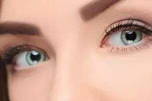 10 Rekomendasi eyeliner gel di bawah Rp 100 ribu, bikin mata indah