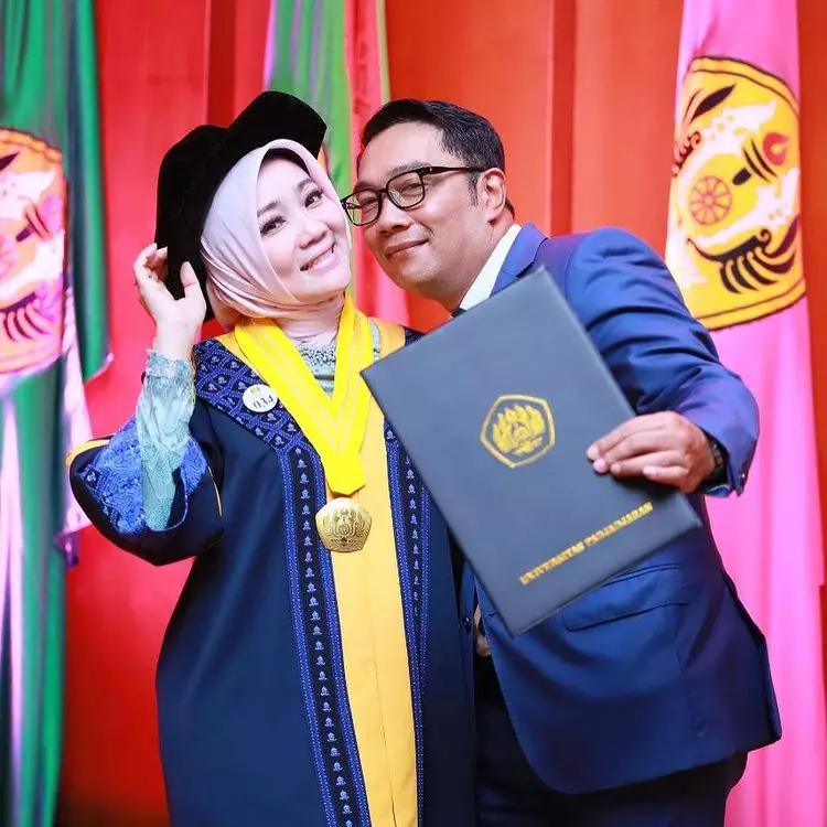 Potret Atalia Praratya istri Ridwan Kamil wisuda Instagram Potret Atalia Praratya istri Ridwan Kamil wisuda Instagram
