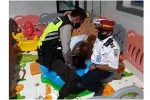 11 Momen lucu bapak-bapak menolak tua ini ada aja tingkah ajaibnya