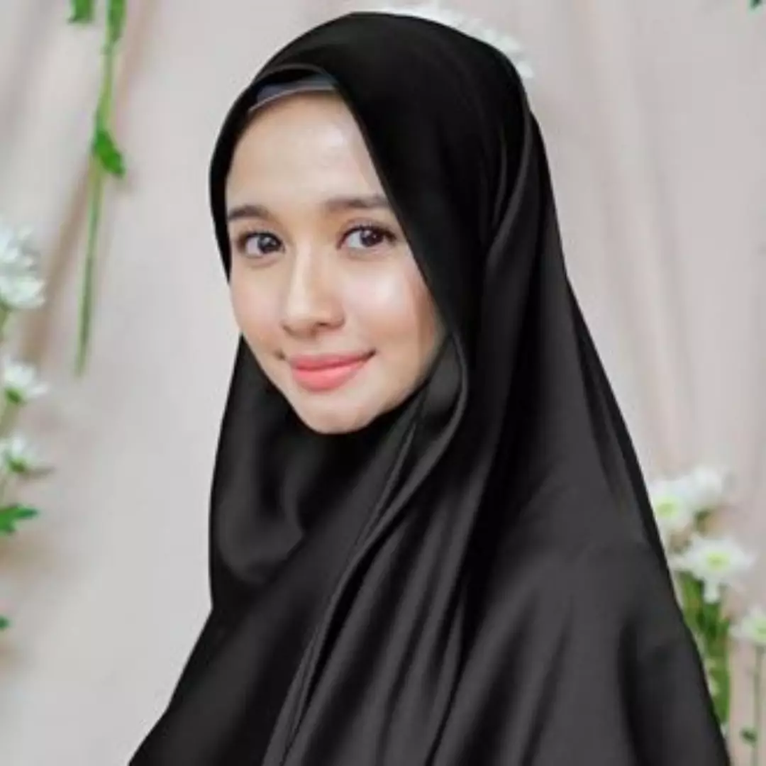 5 Perawatan rambut berhijab Laudya Cynthia Bella, cegah rontok